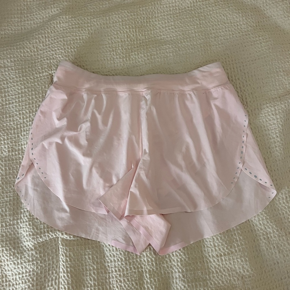 Lululemon Find Your Pace Short Milkshake Color